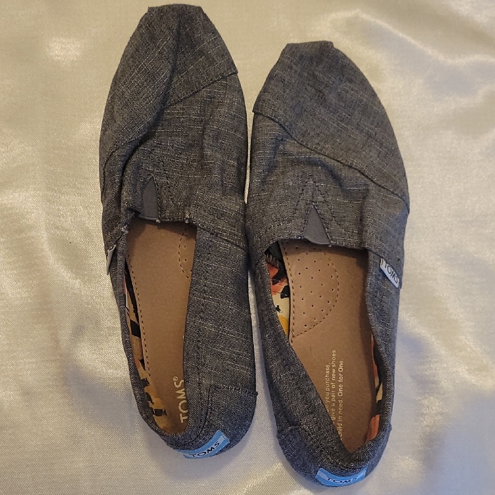 Toms Women's Gray Slip-On Shoes - Picture 5 of 7